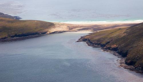 Saunders Island, 5 Star accommodation, Look Hard