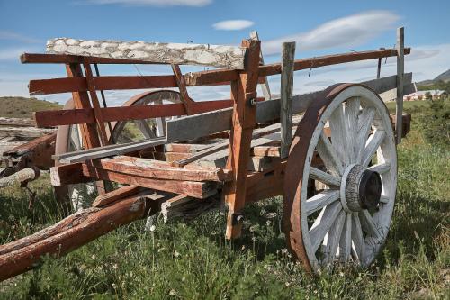 Old cart near Refugio Chileno