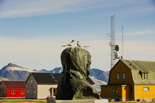 Roald Amundsen bust, Ny-Ålesund